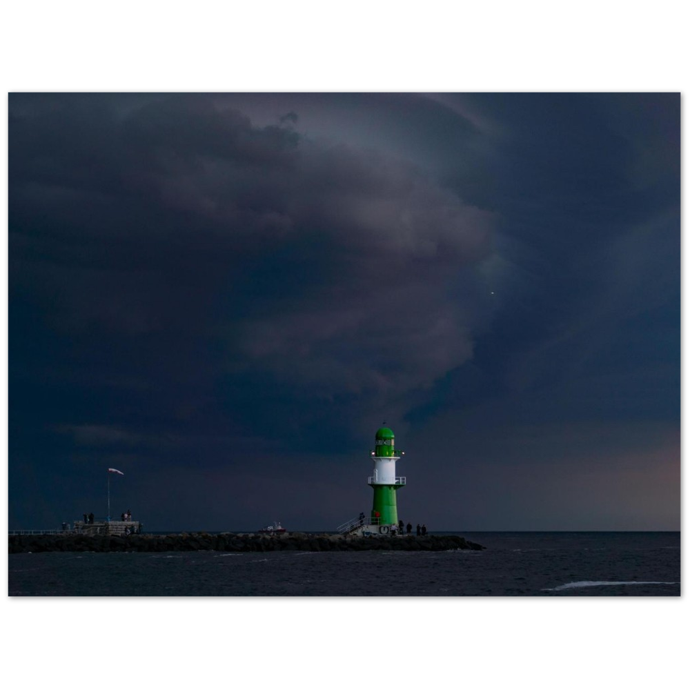 Leuchtturm Warnemünde im Sturm