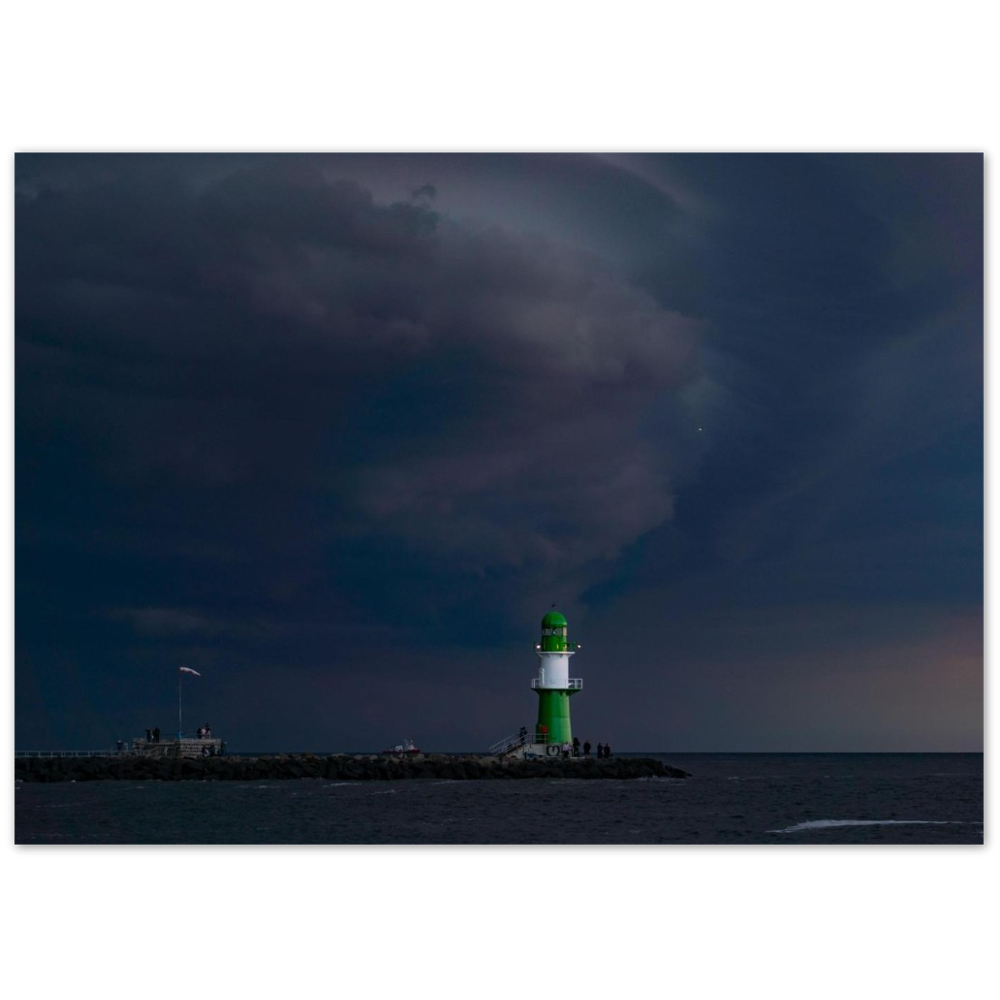 Leuchtturm Warnemünde im Sturm