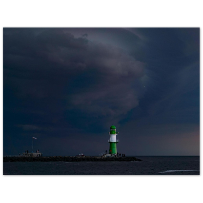 Leuchtturm Warnemünde im Sturm